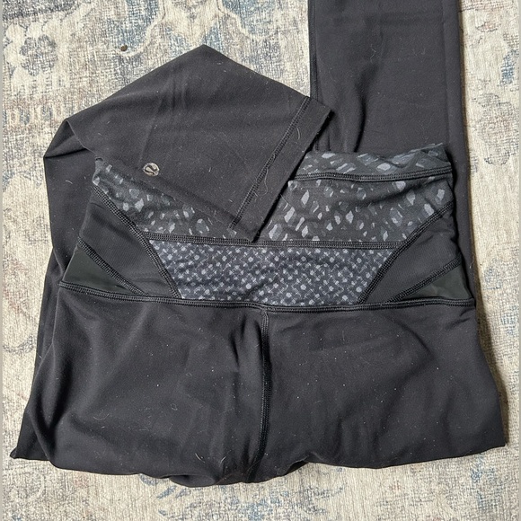 Lululemon Reversible Leggings - Picture 5 of 5